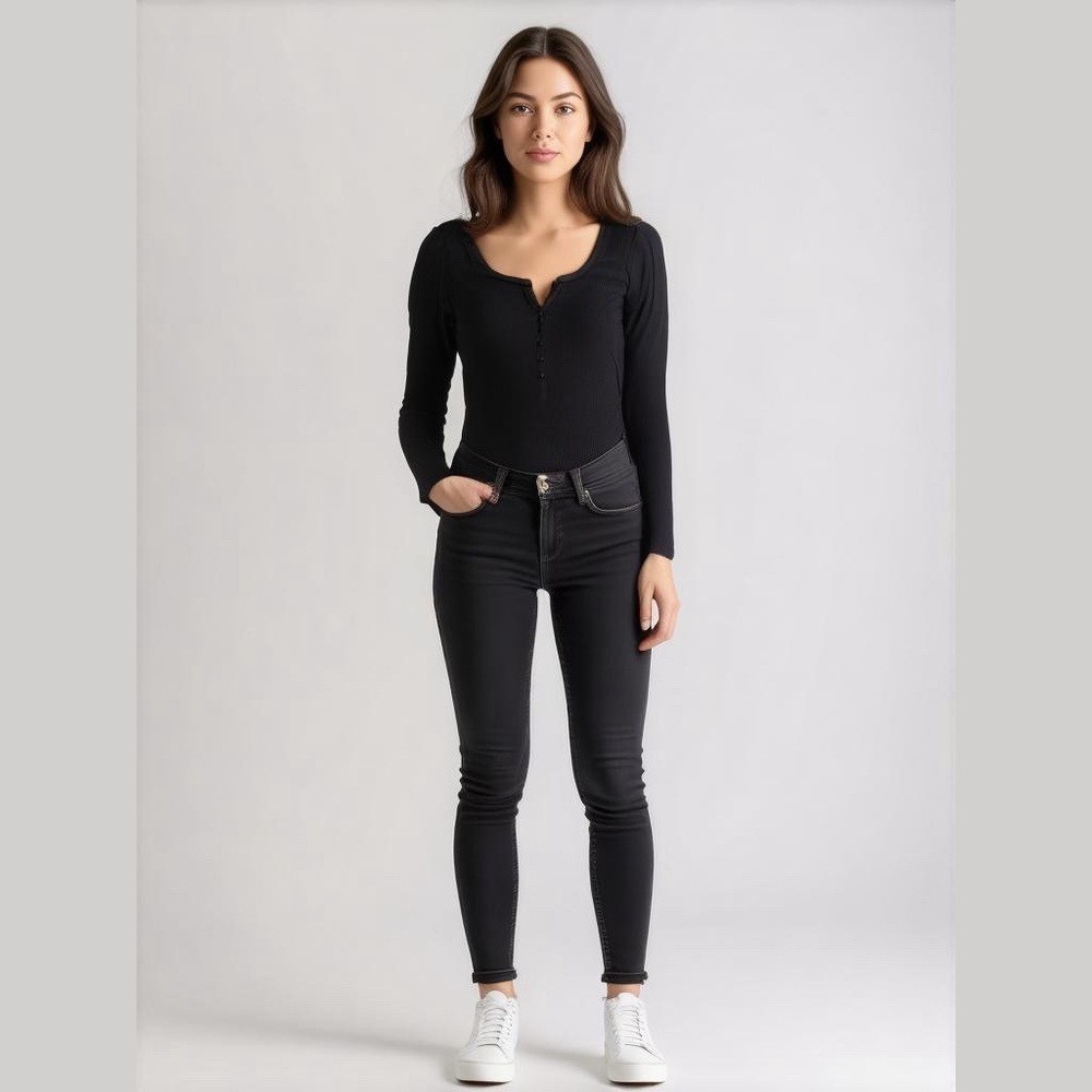 VENUS Black Ribbed Henley Top Shirt Tee Size Small Has Stretch Button Front NWOT